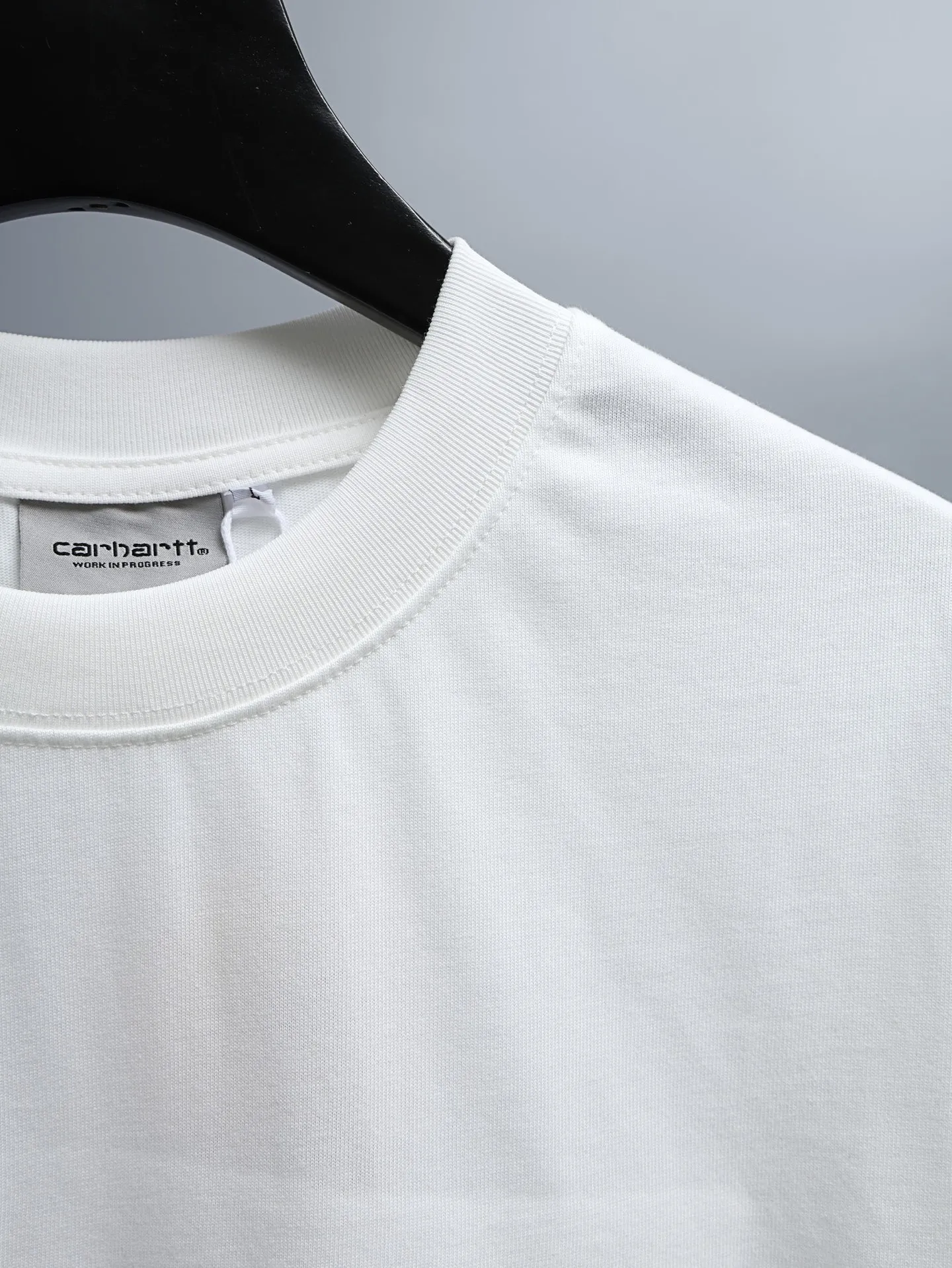 Carhartt 2꯭0꯭2꯭6 new spring and summer models ❤️ original ⌚️ high version Carhartt fabric is made of high-density pure cotton, does not deform and does not shrink. Process introduction: double thread movement. The chest logo uses high-quality embroidery🪡 technology. Color: White SIZE: M-XXL